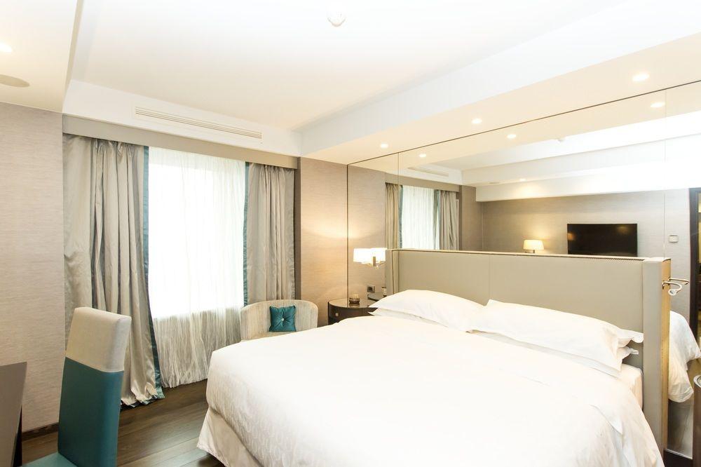 Sheraton Bucharest Hotel Eksteriør bilde Deluxe Room