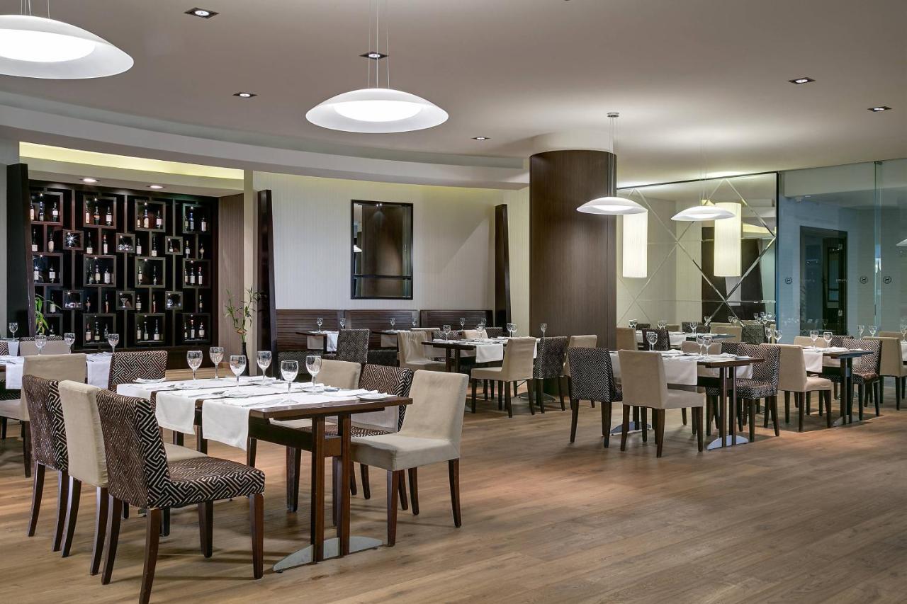Sheraton Bucharest Hotel Eksteriør bilde Restaurant