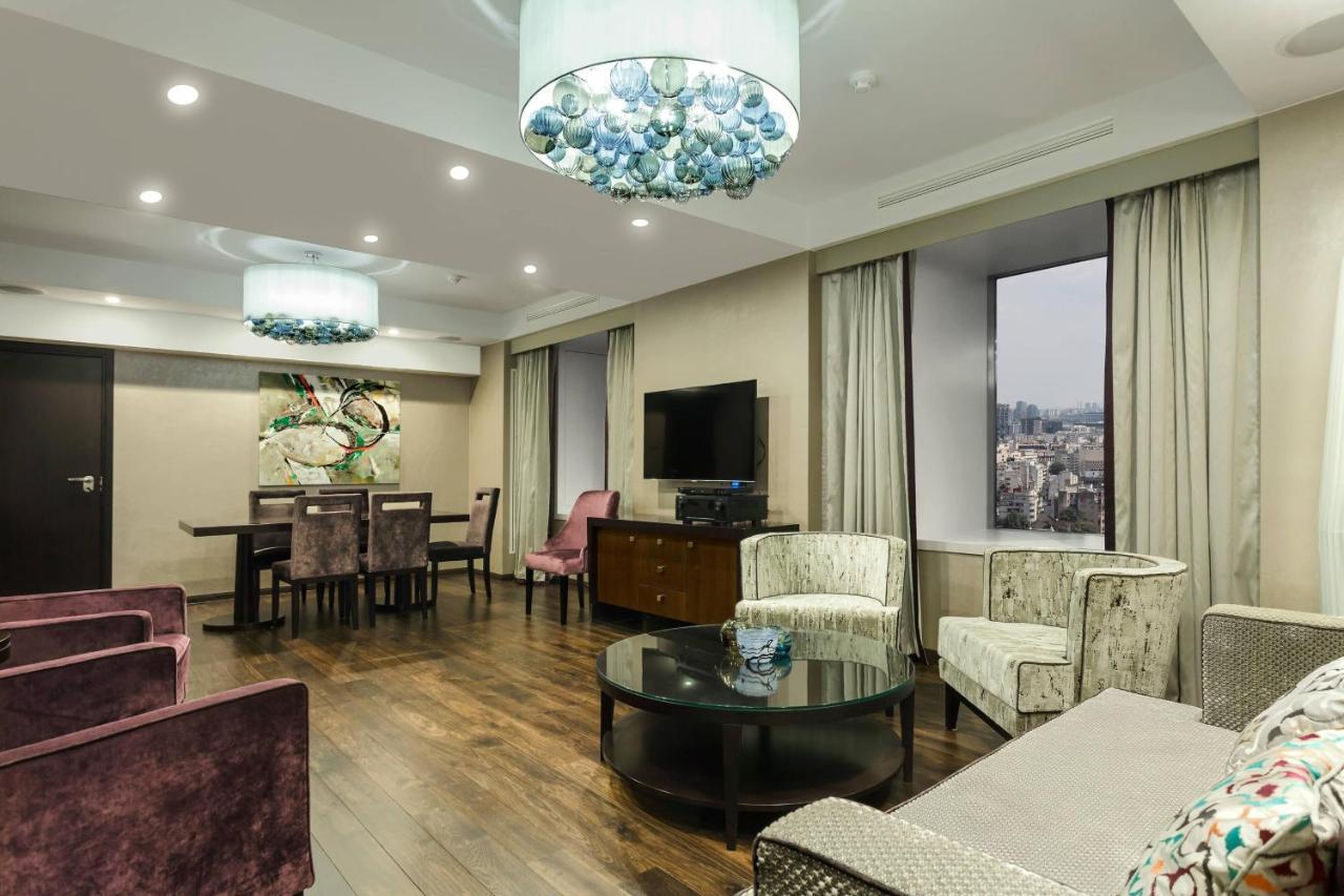 Sheraton Bucharest Hotel Eksteriør bilde Suite at the Mandarin Oriental, Munich