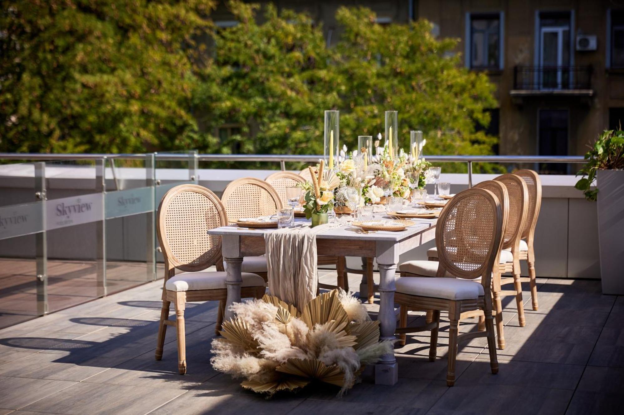 Sheraton Bucharest Hotel Eksteriør bilde The Terrace at The Ivy at Veranda