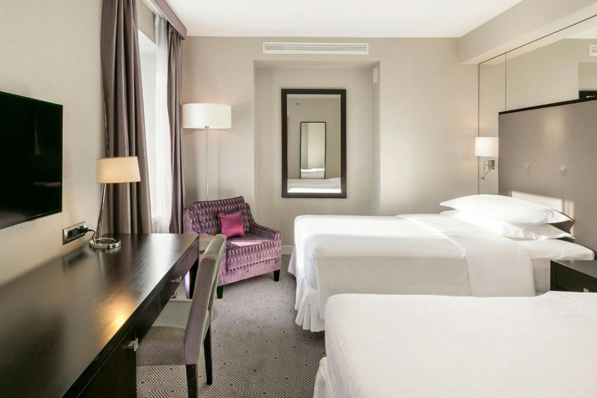 Sheraton Bucharest Hotel Eksteriør bilde A room at the hotel