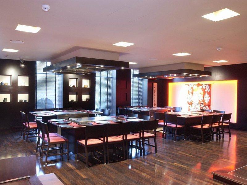 Sheraton Bucharest Hotel Eksteriør bilde Interior of a restaurant